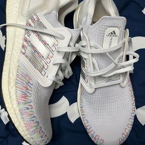 Adidas Ultraboost 20 Women’s PRIMEBLUE series in size 9.5. White/multi stitching